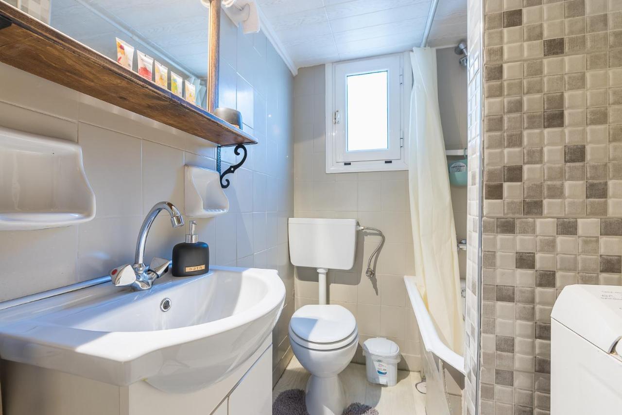 Lovely 1 Bedroom Apartment In เอเธนส์ ภายนอก รูปภาพ